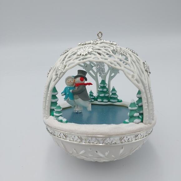 Hallmark Winter Wonderland Keepsake Ornament Club QxC5306‎ Snowmen Ice Skating - Picture 1 of 4